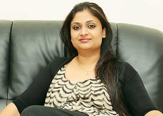 അഞ്ചാം വയസ്സിൽ ക്യാമറയ്ക്ക് മുന്നിൽ; ഇന്ന് 600 കോടിയുടെ സിനിമയ്ക്ക് പിന്നിൽ: ഗീതു മോഹൻദാസിന്റെ വേറിട്ട യാത്ര അഞ്ചാം വയസ്സിൽ ക്യാമറയ്ക്ക് മുന്നിൽ; ഇന്ന് 600 കോടിയുടെ സിനിമയ്ക്ക് പിന്നിൽ: ഗീതു മോഹൻദാസിന്റെ വേറിട്ട യാത്ര